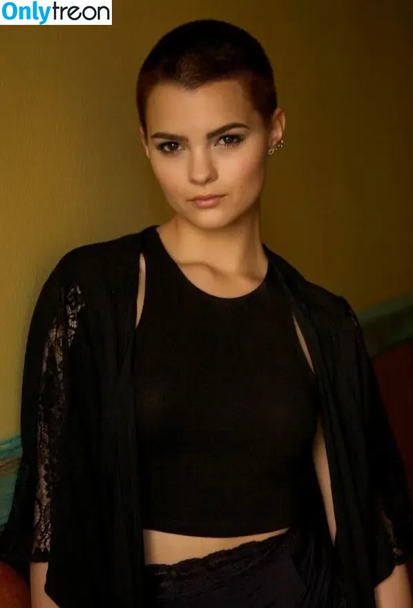 Brianna Hildebrand nude photo #0016 (briannahilde)