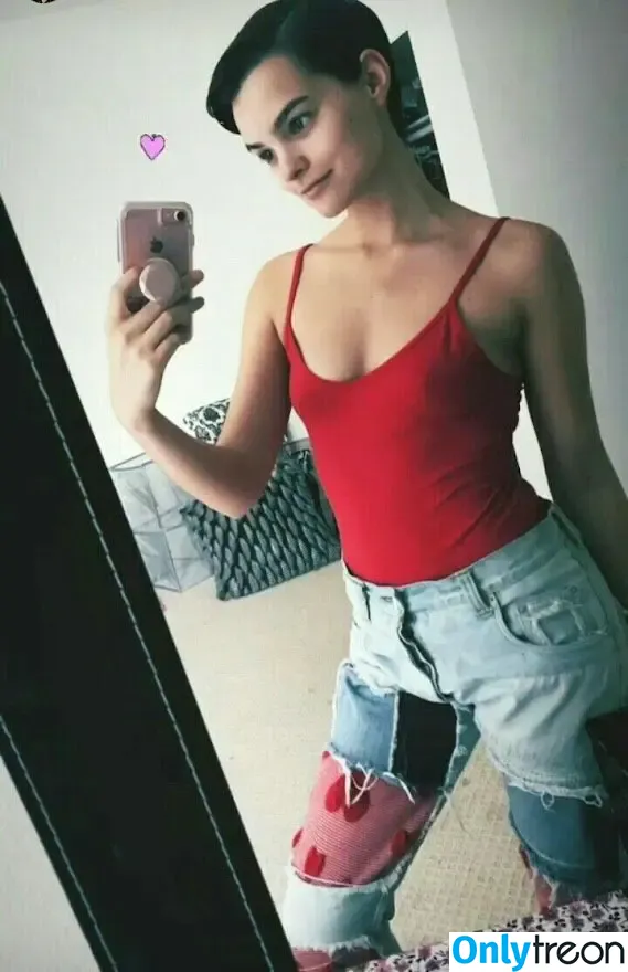 Brianna Hildebrand nude photo #0017 (briannahilde)