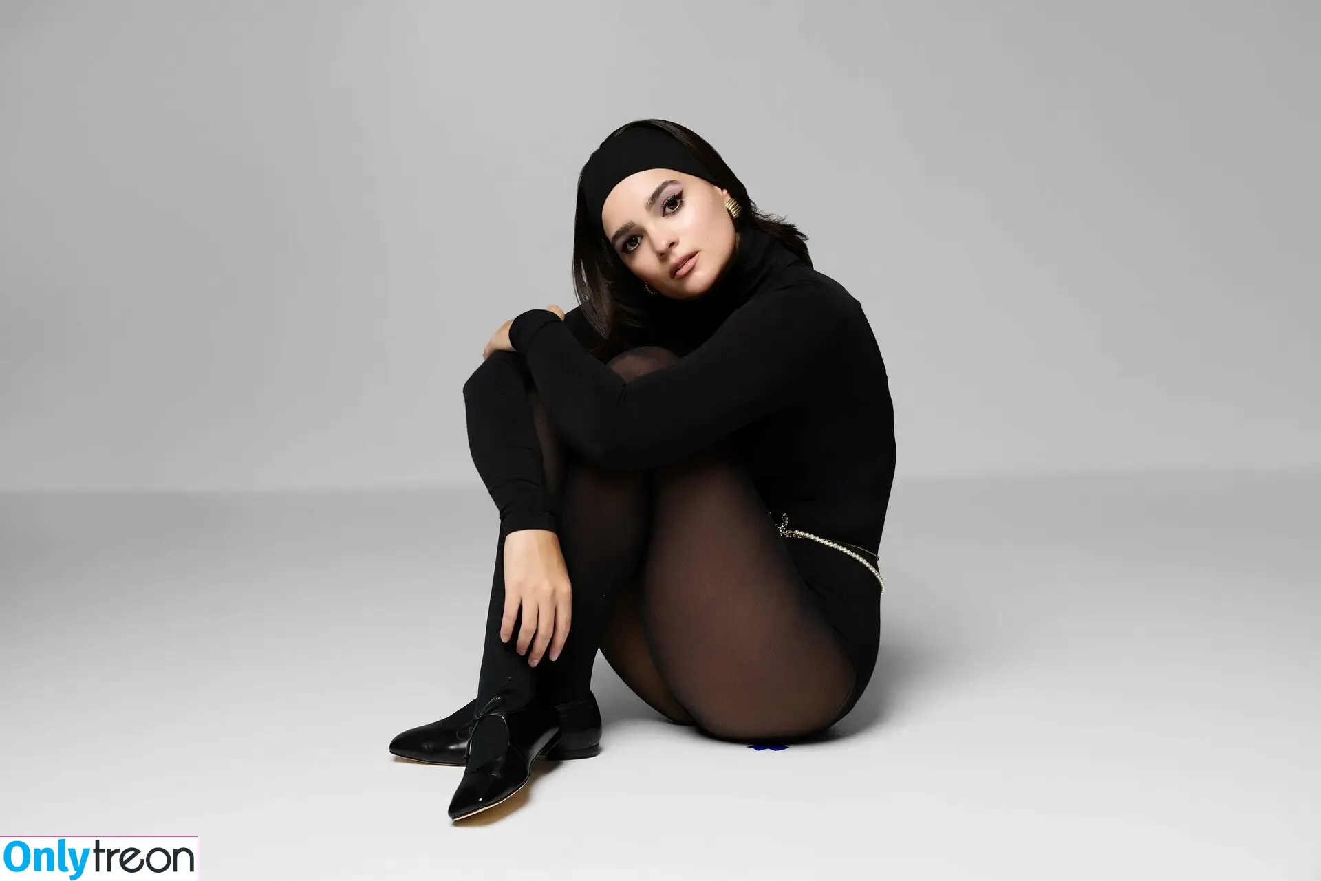 Brianna Hildebrand nude photo #0045 (briannahilde)