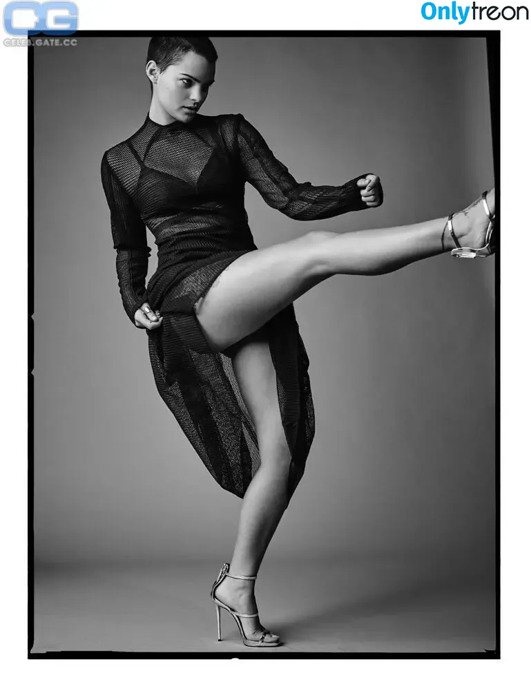 Brianna Hildebrand nude photo #0051 (briannahilde)