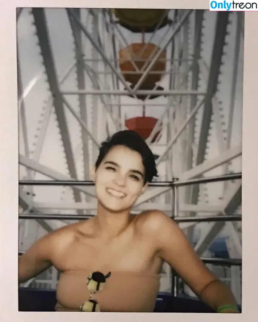 Brianna Hildebrand nude photo #0062 (briannahilde)