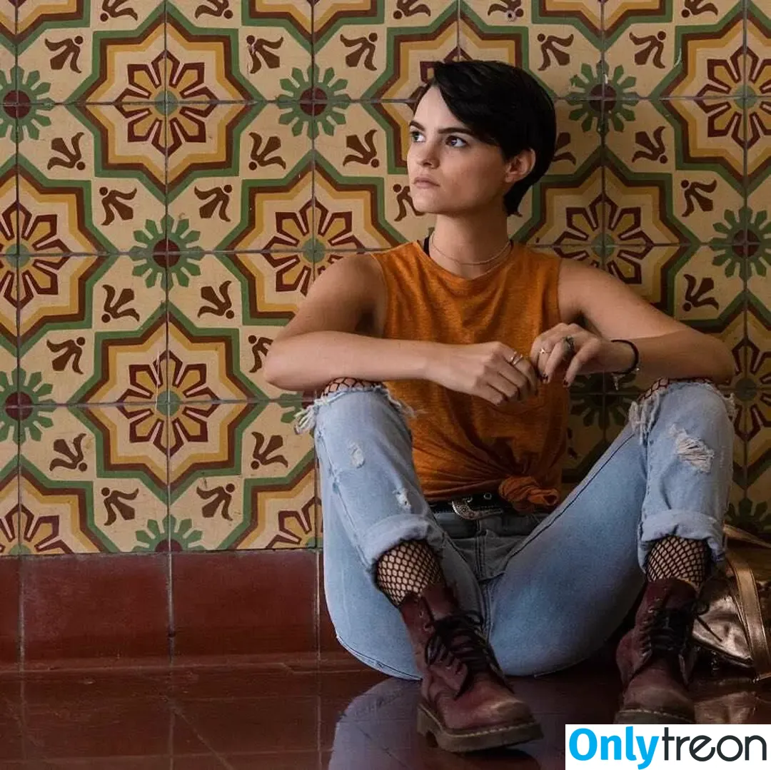 Brianna Hildebrand nude photo #0065 (briannahilde)