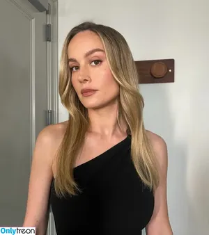 Brie Larson / brielarson nude photo #0739