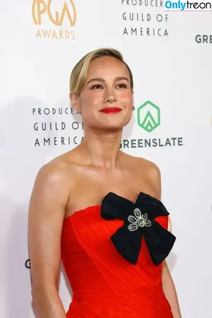 Brie Larson / brielarson nude photo #0762