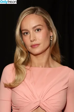 Brie Larson / brielarson nude photo #0783