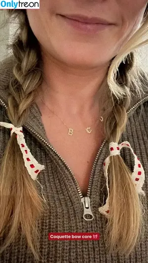 Brie Larson / brielarson nude photo #0842