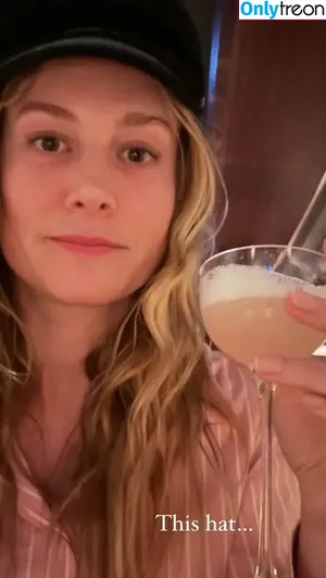 Brie Larson / brielarson nude photo #0889
