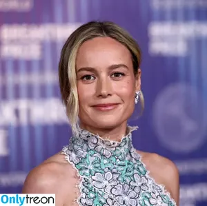 Brie Larson / brielarson nude photo #0915