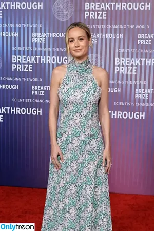 Brie Larson / brielarson nude photo #0940