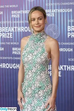 Brie Larson / brielarson nude photo #0945