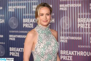 Brie Larson / brielarson nude photo #0946