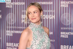 Brie Larson / brielarson nude photo #0947