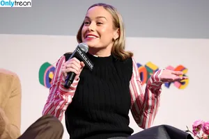 Brie Larson / brielarson nude photo #0955