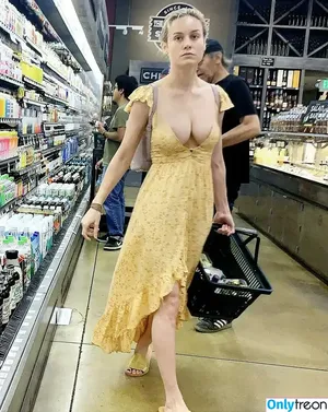 Brie Larson / brielarson nude photo #0964