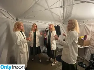 Brie Larson / brielarson nude photo #0976