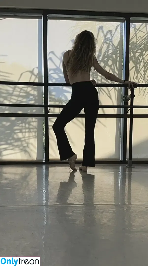 Brie Larson nude photo #0831 (brielarson)