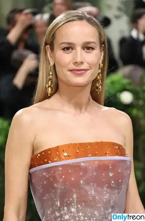 Brie Larson / brielarson nude photo #1031