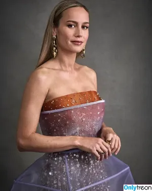 Brie Larson / brielarson nude photo #1063