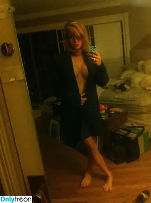 Brie Larson / brielarson nude photo #1082