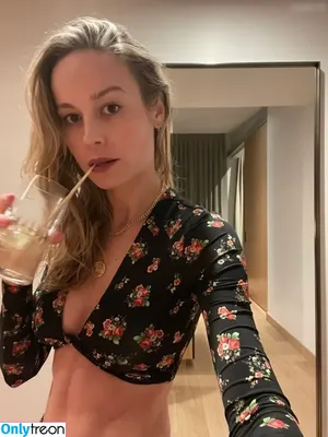 Brie Larson / brielarson nude photo #1087
