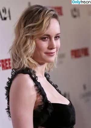 Brie Larson / brielarson nude photo #1177