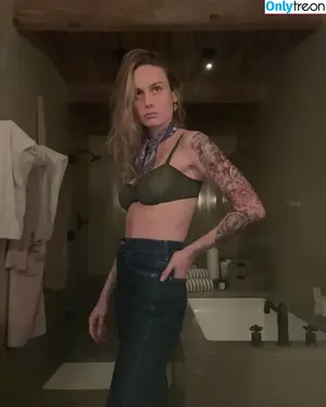 Brie Larson / brielarson nude photo #1192