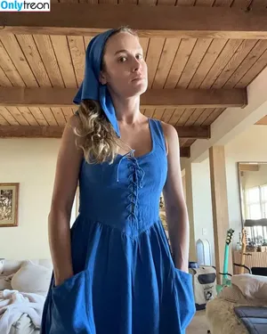 Brie Larson / brielarson nude photo #1232