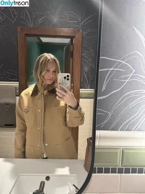 Brie Larson / brielarson nude photo #1240