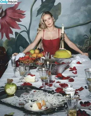 Brie Larson / brielarson nude photo #1264