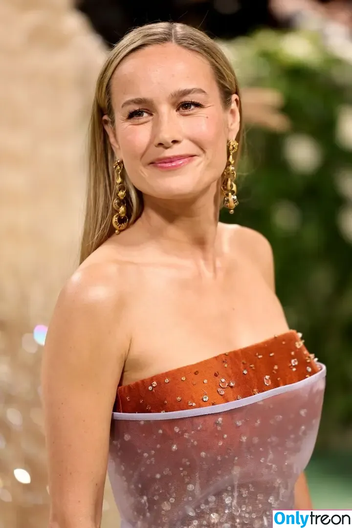 Brie Larson nude photo #1037 (brielarson)