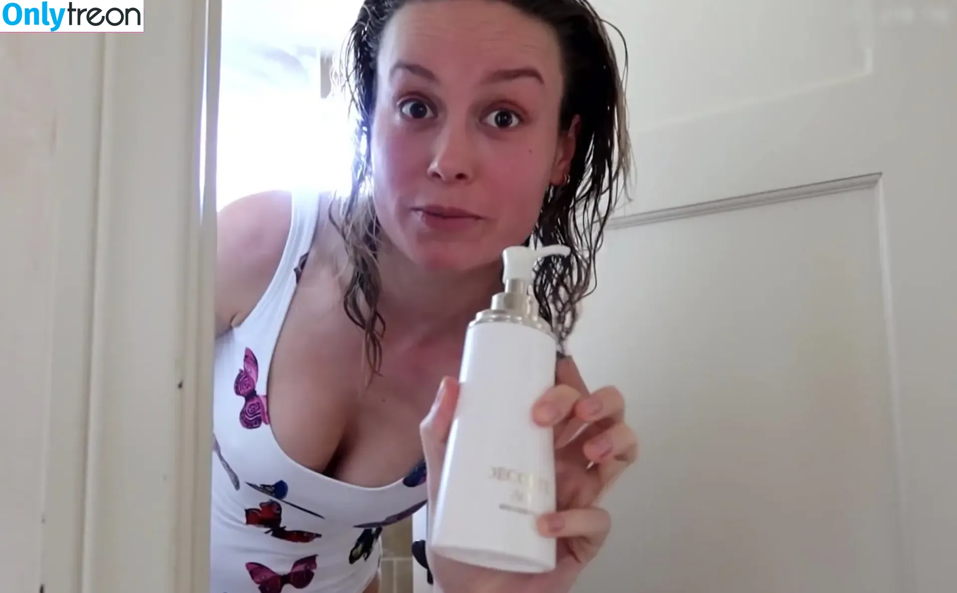 Brie Larson nude photo #1183 (brielarson)