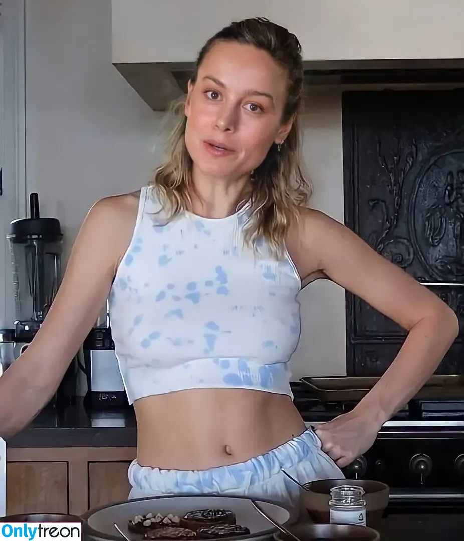 Brie Larson nude photo #1213 (brielarson)