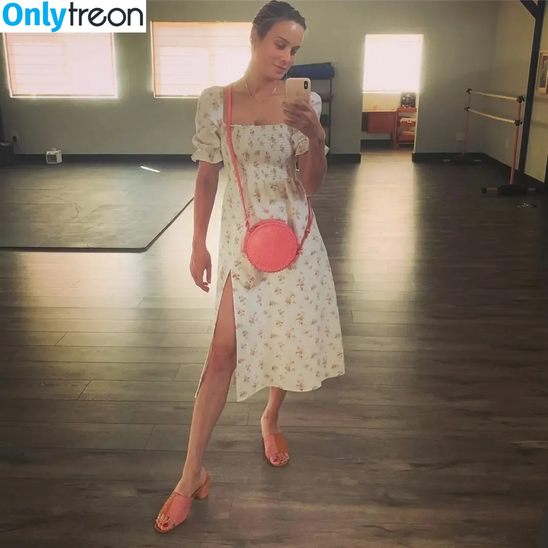 Brie Larson nude photo #1253 (brielarson)