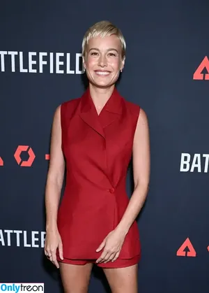 Brie Larson / brielarson nude photo #2150