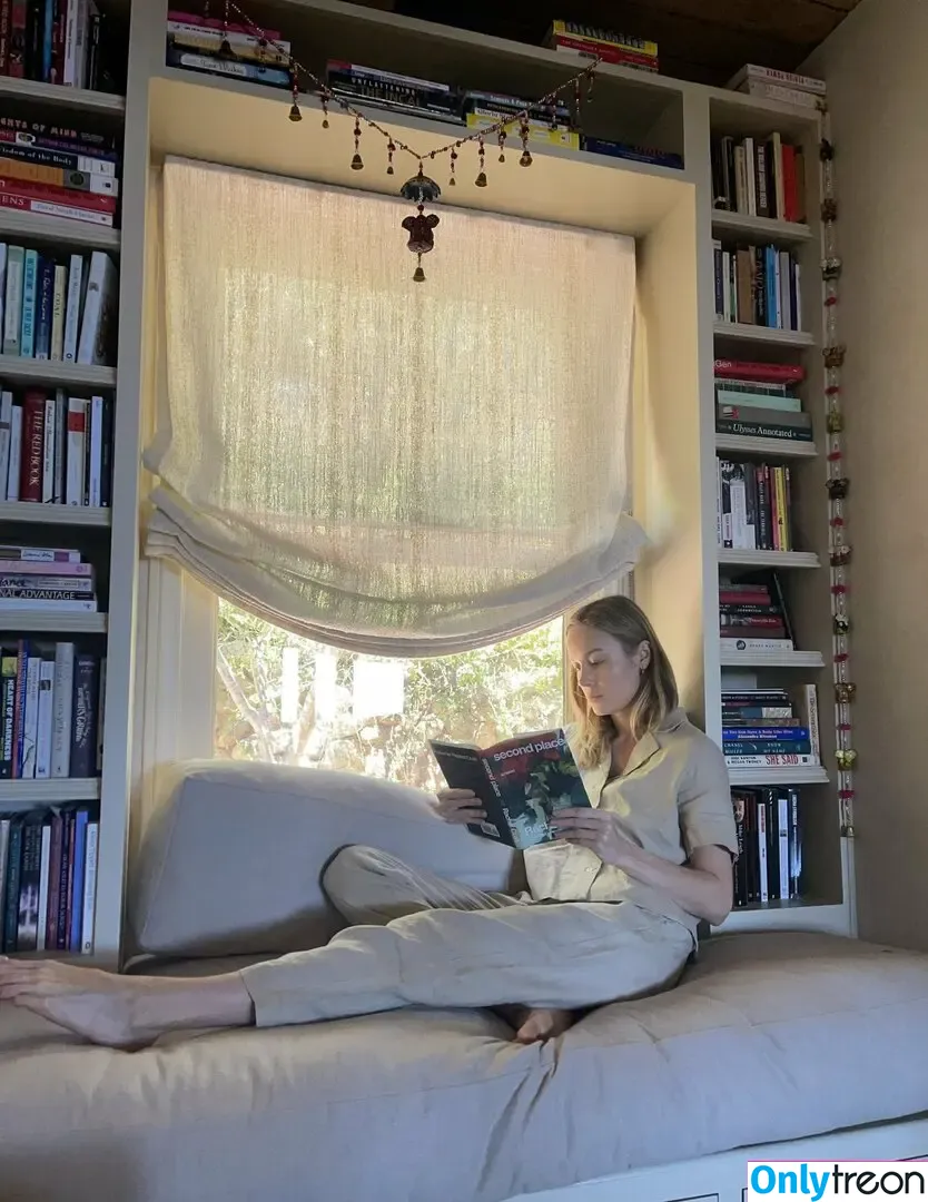 Brie Larson nude photo #2125 (brielarson)