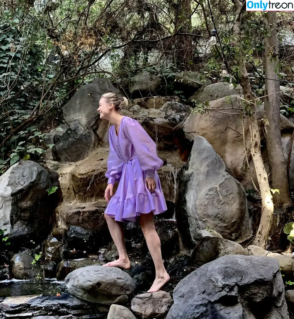 Brie Larson nude photo #2134 (brielarson)