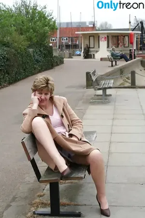 British 00's Porn / iamthirtyaf nude photo #1027