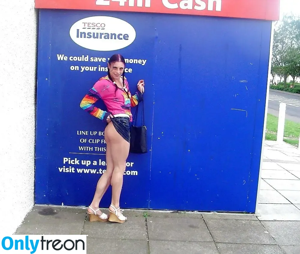 British 00's Porn nude photo #1002 (iamthirtyaf)