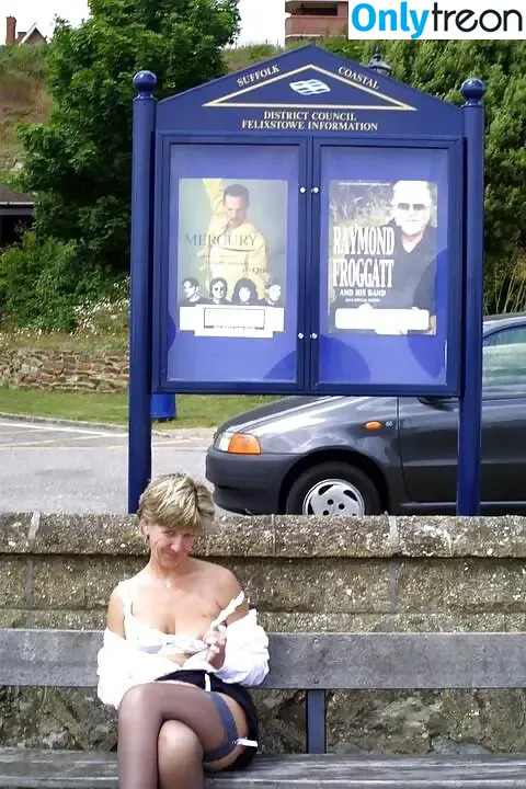 British 00's Porn nude photo #1017 (iamthirtyaf)