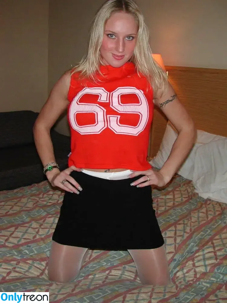 British 00's Porn nude photo #1418 (iamthirtyaf)