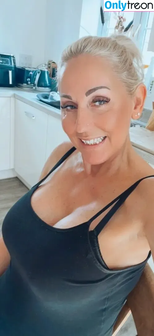 British 00's Porn nude photo #1560 (iamthirtyaf)