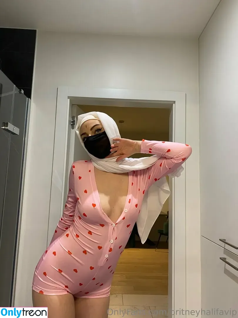 Britney Halifa nude photo #0022 (britneyhalifa / brittneykhalifa)