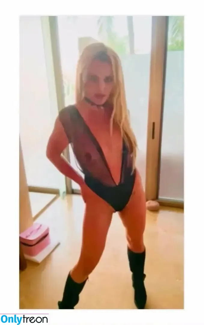 Britney Spears nude photo #3974 (britneyspears / xoxobritneyj)