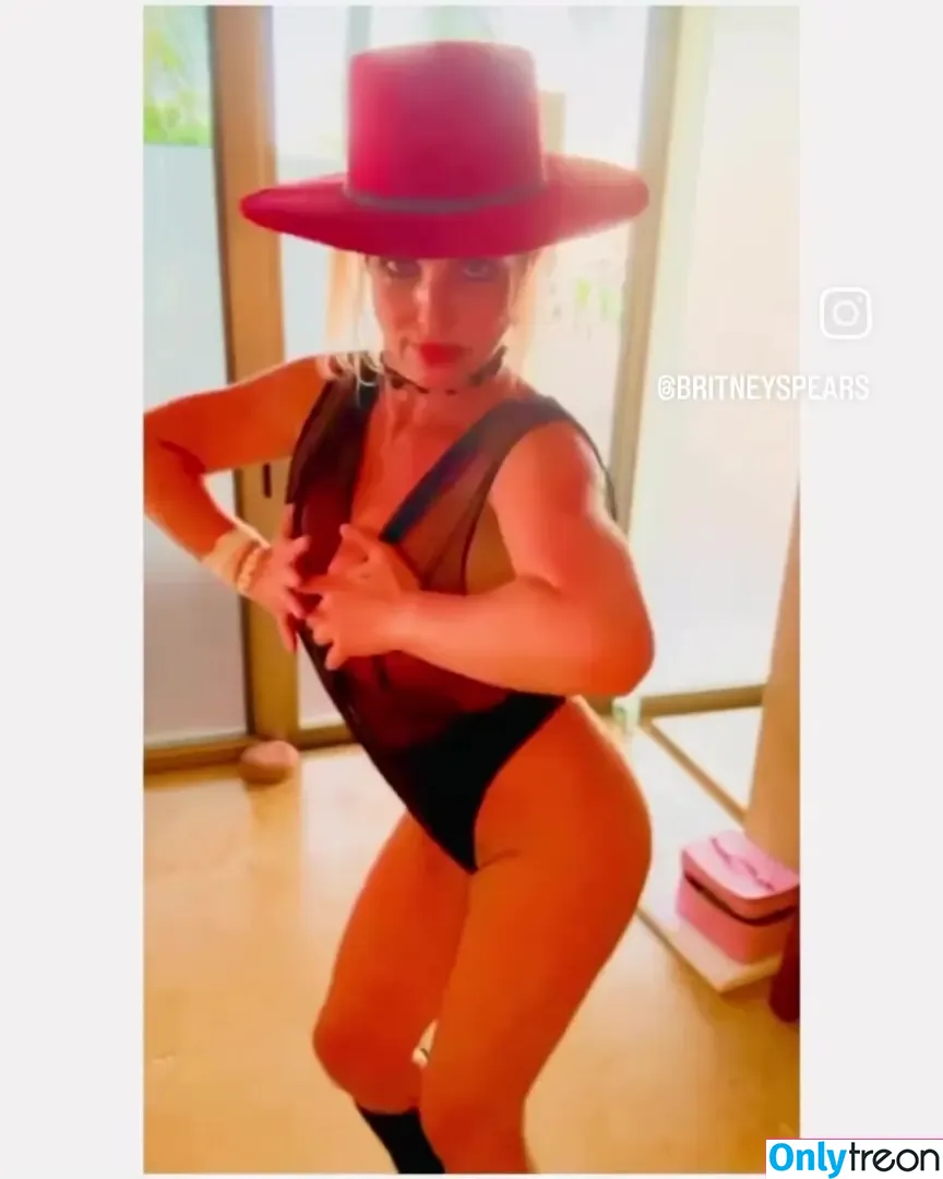 Britney Spears nude photo #3976 (britneyspears / xoxobritneyj)