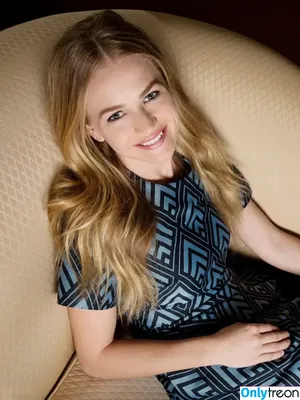 Britt Robertson / brittlrobertson nude photo #0129
