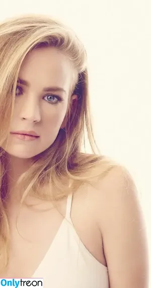 Britt Robertson / brittlrobertson nude photo #0134