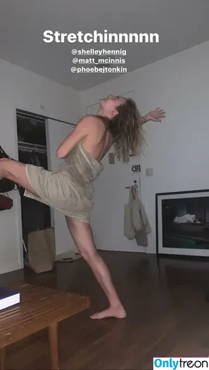 Britt Robertson / brittlrobertson nude photo #0135