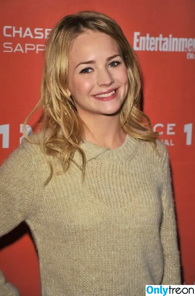 Britt Robertson nude photo #0139 (brittlrobertson)