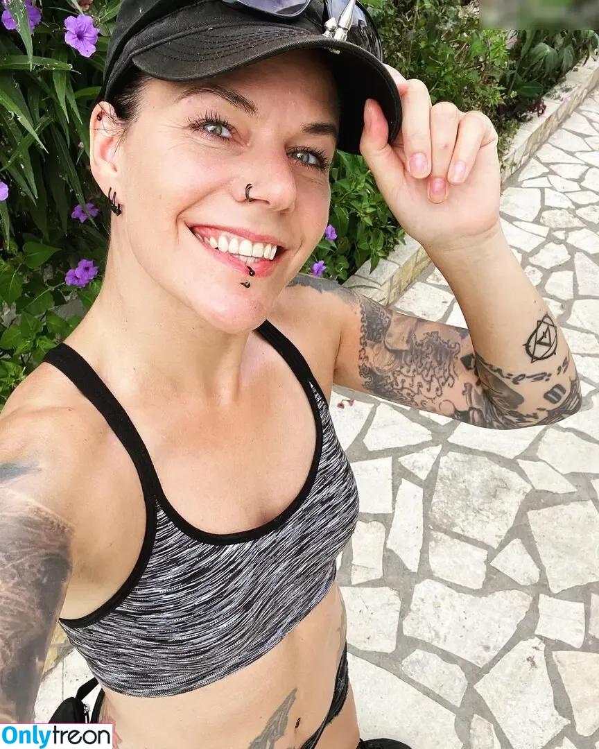 Britta Görtz nude photo #0008 (britta.goertz.official)