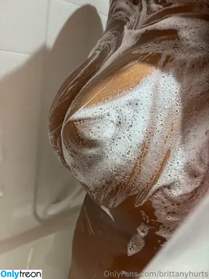 brittanyhurts / letsgetithurts nude photo #0001